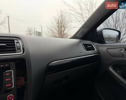 Сірий Фольксваген Джетта, об'ємом двигуна 1.8 л та пробігом 178 тис. км за 11000 $, фото 48 на Automoto.ua