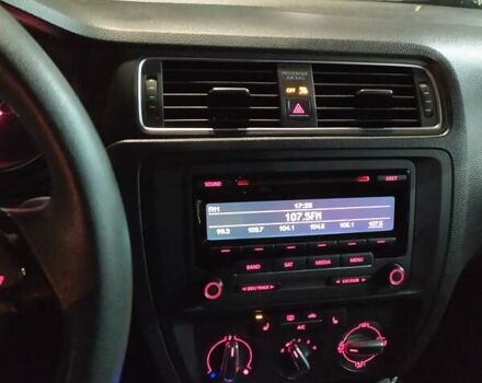 Серый Фольксваген Джетта, объемом двигателя 1.8 л и пробегом 127 тыс. км за 12100 $, фото 69 на Automoto.ua