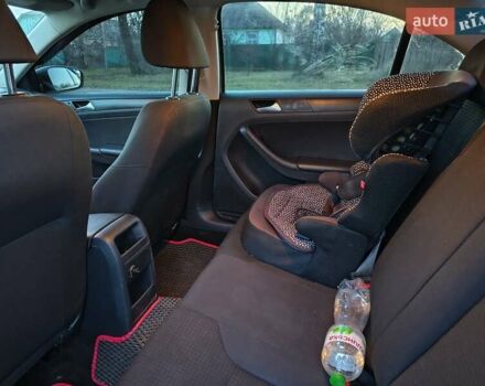 Сірий Фольксваген Джетта, об'ємом двигуна 2 л та пробігом 175 тис. км за 9000 $, фото 5 на Automoto.ua