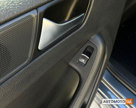 Серый Фольксваген Джетта, объемом двигателя 1.8 л и пробегом 261 тыс. км за 10300 $, фото 27 на Automoto.ua