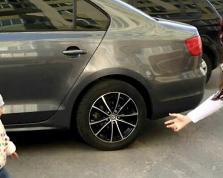 Серый Фольксваген Джетта, объемом двигателя 1.8 л и пробегом 154 тыс. км за 10000 $, фото 12 на Automoto.ua