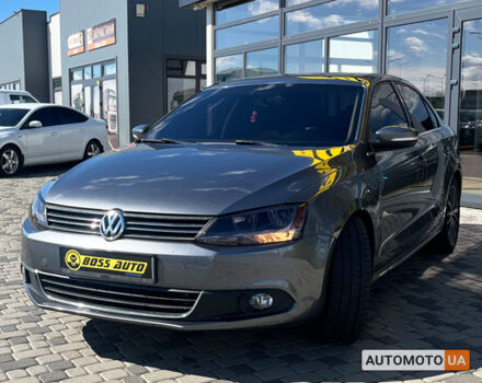 Серый Фольксваген Джетта, объемом двигателя 1.8 л и пробегом 261 тыс. км за 10300 $, фото 2 на Automoto.ua