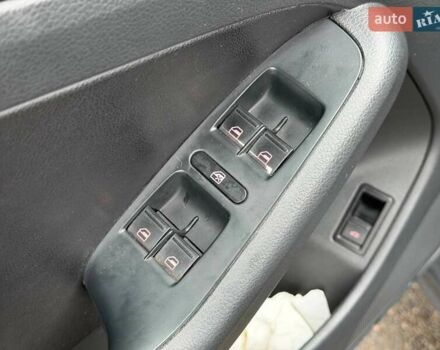 Сірий Фольксваген Джетта, об'ємом двигуна 1.8 л та пробігом 178 тис. км за 11000 $, фото 35 на Automoto.ua