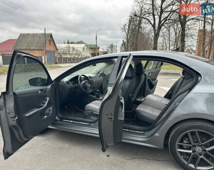 Серый Фольксваген Джетта, объемом двигателя 1.8 л и пробегом 228 тыс. км за 6999 $, фото 38 на Automoto.ua