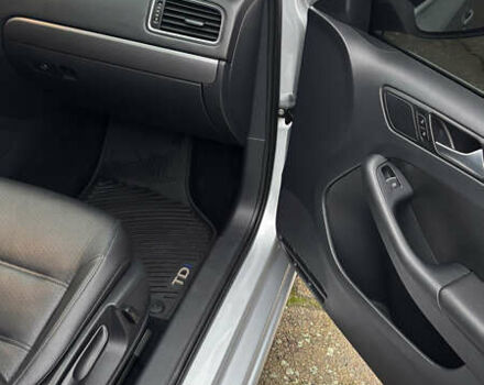 Сірий Фольксваген Джетта, об'ємом двигуна 1.97 л та пробігом 230 тис. км за 10800 $, фото 13 на Automoto.ua