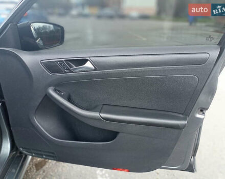 Серый Фольксваген Джетта, объемом двигателя 2 л и пробегом 107 тыс. км за 7500 $, фото 22 на Automoto.ua