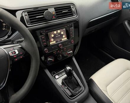 Сірий Фольксваген Джетта, об'ємом двигуна 1.8 л та пробігом 178 тис. км за 11000 $, фото 40 на Automoto.ua