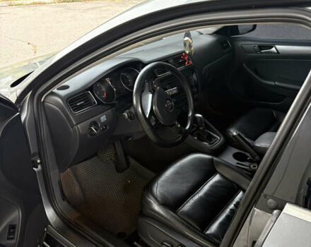 Серый Фольксваген Джетта, объемом двигателя 2 л и пробегом 202 тыс. км за 12500 $, фото 7 на Automoto.ua