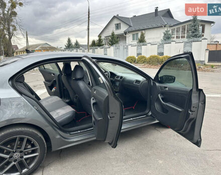 Серый Фольксваген Джетта, объемом двигателя 1.8 л и пробегом 228 тыс. км за 6999 $, фото 39 на Automoto.ua