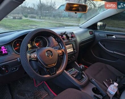 Сірий Фольксваген Джетта, об'ємом двигуна 2 л та пробігом 175 тис. км за 9000 $, фото 4 на Automoto.ua