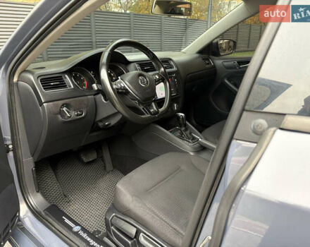 Серый Фольксваген Джетта, объемом двигателя 1.8 л и пробегом 123 тыс. км за 10000 $, фото 8 на Automoto.ua