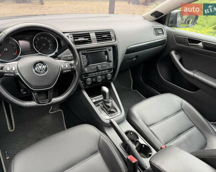 Сірий Фольксваген Джетта, об'ємом двигуна 2 л та пробігом 175 тис. км за 12499 $, фото 44 на Automoto.ua