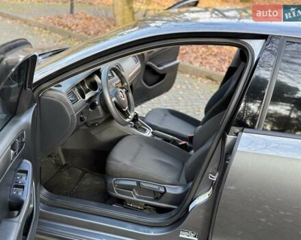 Серый Фольксваген Джетта, объемом двигателя 1.4 л и пробегом 100 тыс. км за 9200 $, фото 89 на Automoto.ua