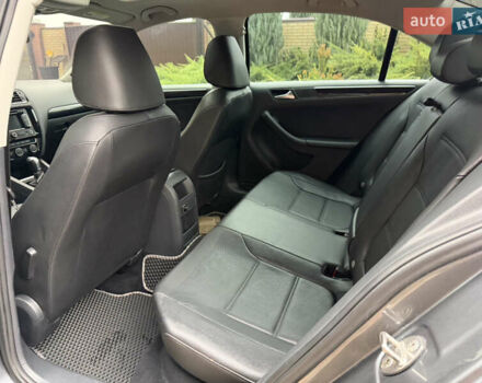 Сірий Фольксваген Джетта, об'ємом двигуна 2 л та пробігом 175 тис. км за 12499 $, фото 42 на Automoto.ua