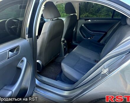 Сірий Фольксваген Джетта, об'ємом двигуна 2 л та пробігом 125 тис. км за 10500 $, фото 4 на Automoto.ua