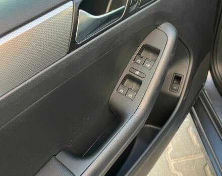 Серый Фольксваген Джетта, объемом двигателя 1.8 л и пробегом 47 тыс. км за 10467 $, фото 7 на Automoto.ua