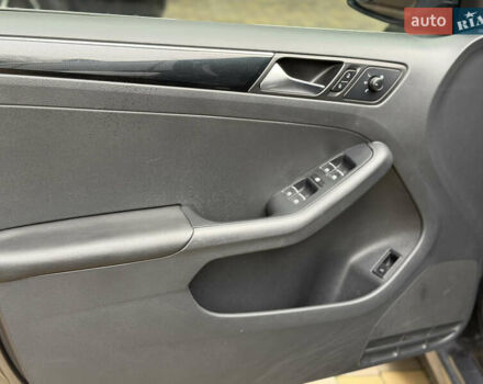 Сірий Фольксваген Джетта, об'ємом двигуна 2 л та пробігом 175 тис. км за 12499 $, фото 31 на Automoto.ua