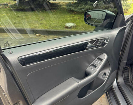 Серый Фольксваген Джетта, объемом двигателя 1.8 л и пробегом 157 тыс. км за 12500 $, фото 14 на Automoto.ua