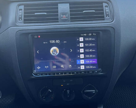 Фольксваген Джетта 2015 в Черновцах на Automoto.ua Серый Фольксваген Джетта, объемом двигателя 2 л и пробегом 310 тыс. км за 9500 $, фото 4 на Automoto.ua