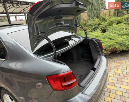 Сірий Фольксваген Джетта, об'ємом двигуна 2 л та пробігом 175 тис. км за 12499 $, фото 47 на Automoto.ua