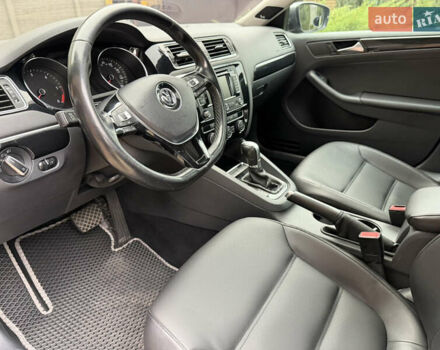 Сірий Фольксваген Джетта, об'ємом двигуна 2 л та пробігом 175 тис. км за 12499 $, фото 33 на Automoto.ua