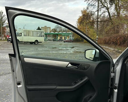 Сірий Фольксваген Джетта, об'ємом двигуна 1.8 л та пробігом 153 тис. км за 11000 $, фото 7 на Automoto.ua