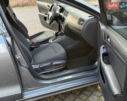 Серый Фольксваген Джетта, объемом двигателя 1.4 л и пробегом 100 тыс. км за 9200 $, фото 101 на Automoto.ua