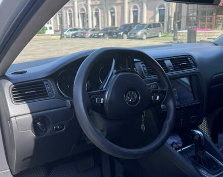 Фольксваген Джетта 2015 в Черновцах на Automoto.ua Серый Фольксваген Джетта, объемом двигателя 2 л и пробегом 310 тыс. км за 9500 $, фото 2 на Automoto.ua