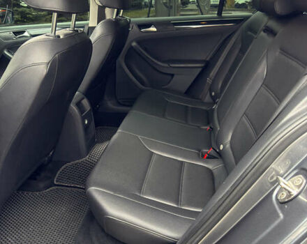 Серый Фольксваген Джетта, объемом двигателя 1.8 л и пробегом 157 тыс. км за 12500 $, фото 19 на Automoto.ua