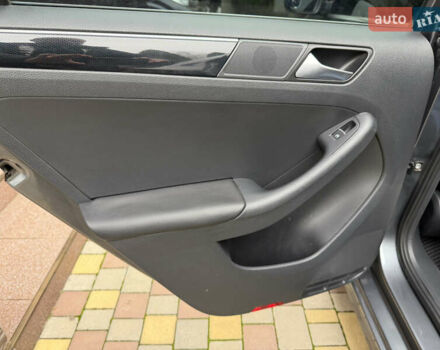 Сірий Фольксваген Джетта, об'ємом двигуна 2 л та пробігом 175 тис. км за 12499 $, фото 41 на Automoto.ua