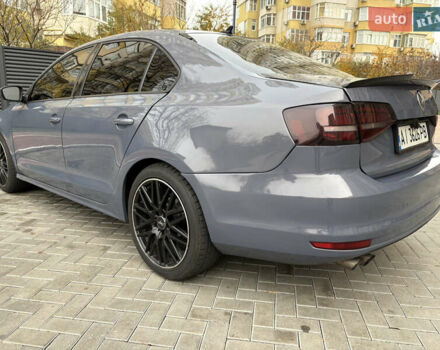 Серый Фольксваген Джетта, объемом двигателя 1.8 л и пробегом 123 тыс. км за 10000 $, фото 5 на Automoto.ua