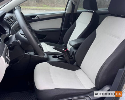 Серый Фольксваген Джетта, объемом двигателя 1.8 л и пробегом 145 тыс. км за 8900 $, фото 7 на Automoto.ua