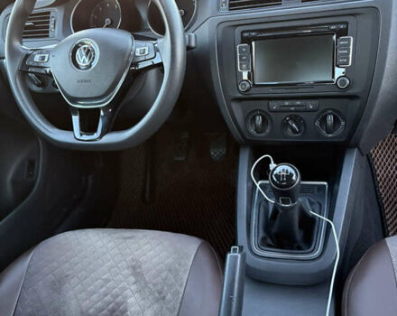 Сірий Фольксваген Джетта, об'ємом двигуна 2 л та пробігом 161 тис. км за 9800 $, фото 26 на Automoto.ua