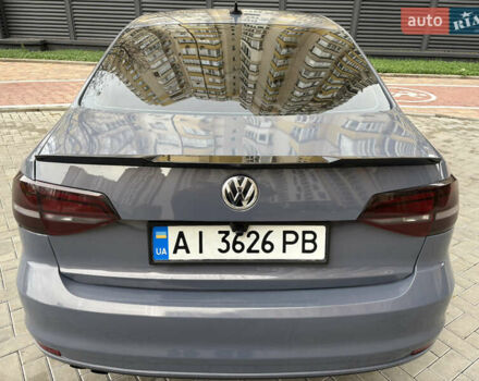 Серый Фольксваген Джетта, объемом двигателя 1.8 л и пробегом 123 тыс. км за 10000 $, фото 7 на Automoto.ua