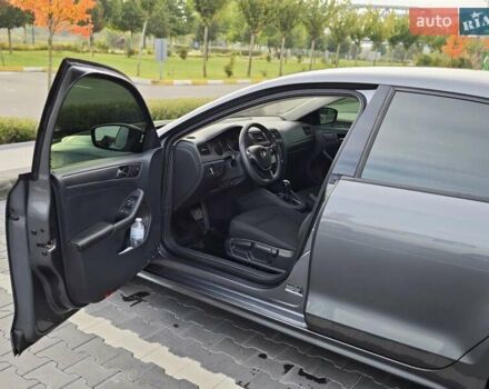 Фольксваген Джетта 2015 в Ирпене на Automoto.ua Серый Фольксваген Джетта, объемом двигателя 1.98 л и пробегом 158 тыс. км за 9500 $, фото 9 на Automoto.ua
