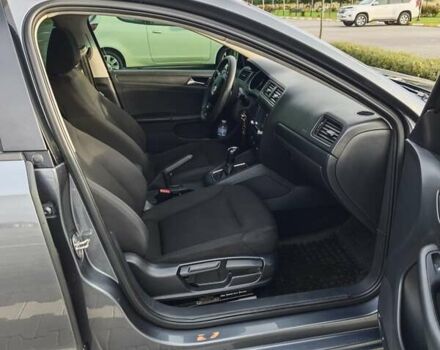 Фольксваген Джетта 2015 в Ирпене на Automoto.ua Серый Фольксваген Джетта, объемом двигателя 1.98 л и пробегом 158 тыс. км за 9500 $, фото 11 на Automoto.ua