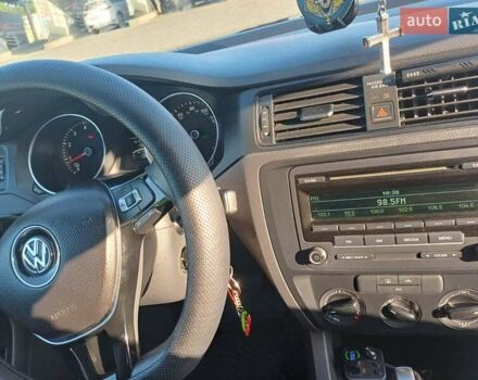 Сірий Фольксваген Джетта, об'ємом двигуна 2 л та пробігом 137 тис. км за 9000 $, фото 6 на Automoto.ua