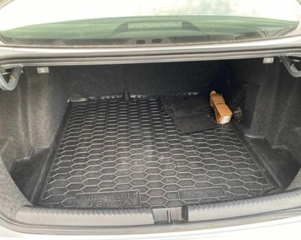 Серый Фольксваген Джетта, объемом двигателя 1.4 л и пробегом 74 тыс. км за 9590 $, фото 24 на Automoto.ua