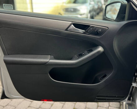 Серый Фольксваген Джетта, объемом двигателя 2 л и пробегом 190 тыс. км за 10500 $, фото 6 на Automoto.ua