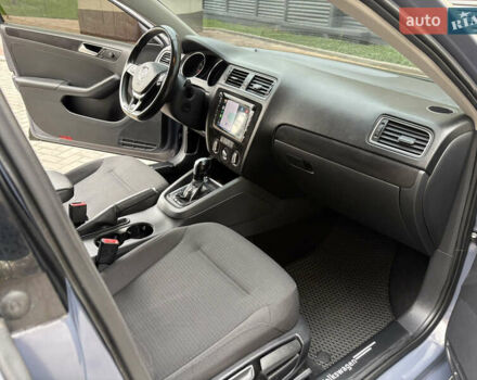 Серый Фольксваген Джетта, объемом двигателя 1.8 л и пробегом 123 тыс. км за 10000 $, фото 9 на Automoto.ua