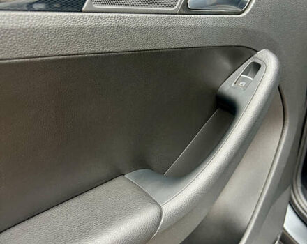 Серый Фольксваген Джетта, объемом двигателя 1.6 л и пробегом 224 тыс. км за 11500 $, фото 9 на Automoto.ua