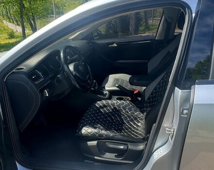 Серый Фольксваген Джетта, объемом двигателя 1.6 л и пробегом 138 тыс. км за 13500 $, фото 10 на Automoto.ua