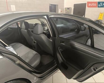 Серый Фольксваген Джетта, объемом двигателя 1.39 л и пробегом 165 тыс. км за 11200 $, фото 19 на Automoto.ua