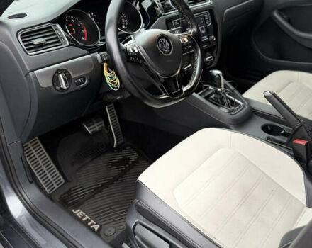 Серый Фольксваген Джетта, объемом двигателя 1.8 л и пробегом 237 тыс. км за 10300 $, фото 10 на Automoto.ua