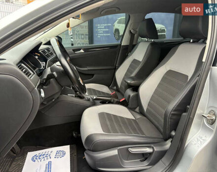 Серый Фольксваген Джетта, объемом двигателя 1.6 л и пробегом 190 тыс. км за 12500 $, фото 8 на Automoto.ua