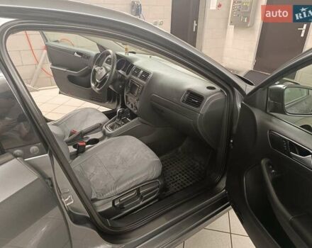 Серый Фольксваген Джетта, объемом двигателя 1.39 л и пробегом 165 тыс. км за 11200 $, фото 5 на Automoto.ua