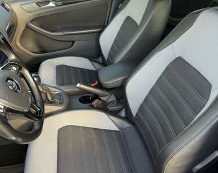 Серый Фольксваген Джетта, объемом двигателя 1.6 л и пробегом 90 тыс. км за 12000 $, фото 9 на Automoto.ua