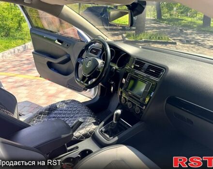 Серый Фольксваген Джетта, объемом двигателя 1.6 л и пробегом 138 тыс. км за 13500 $, фото 7 на Automoto.ua