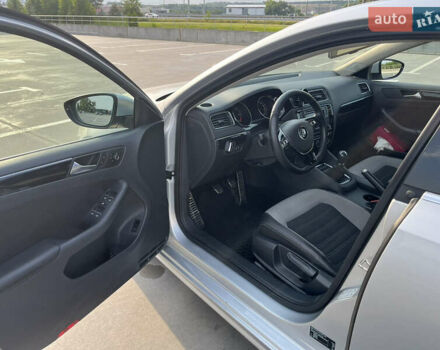 Сірий Фольксваген Джетта, об'ємом двигуна 1.6 л та пробігом 130 тис. км за 14999 $, фото 8 на Automoto.ua