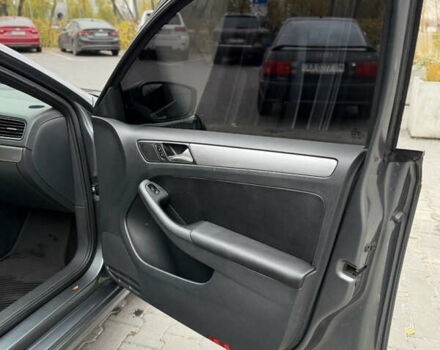 Серый Фольксваген Джетта, объемом двигателя 1.8 л и пробегом 237 тыс. км за 10300 $, фото 15 на Automoto.ua